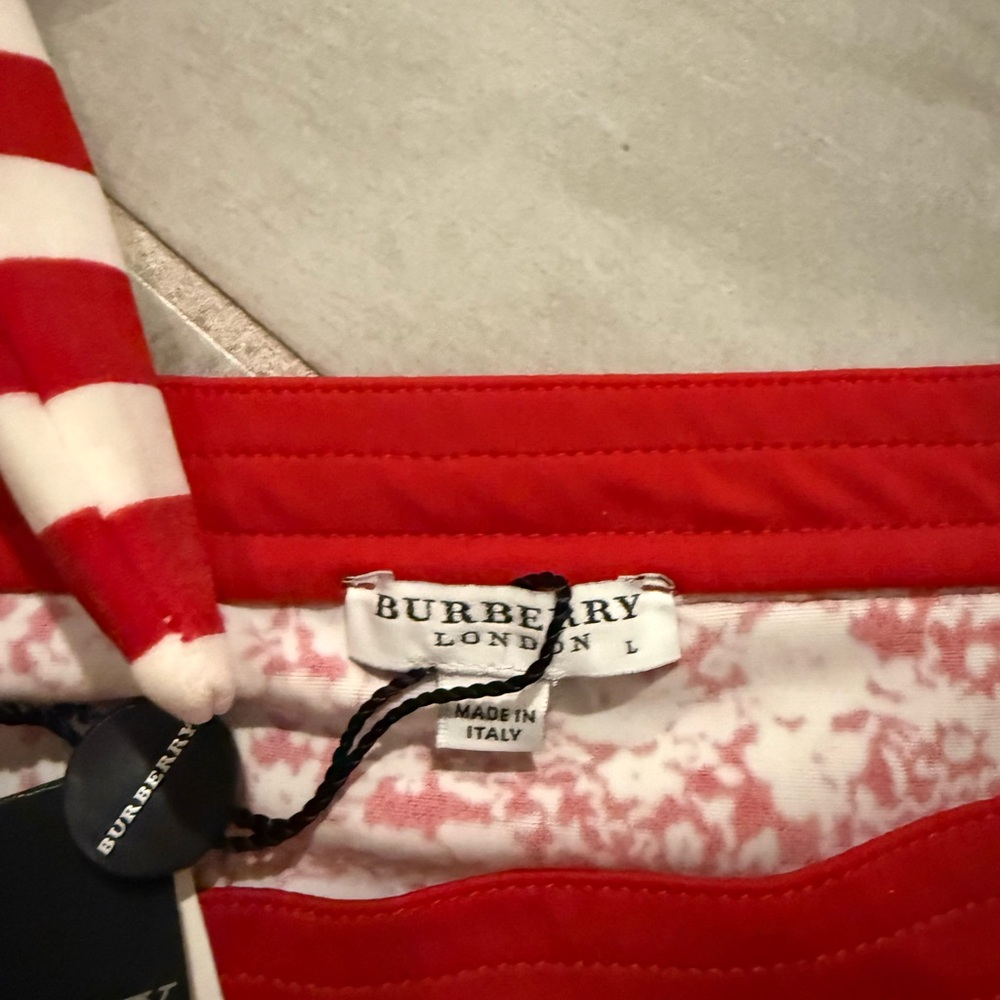 New 💯 % authentic Burberry swimming suit. Size L. - Picture 4 of 9